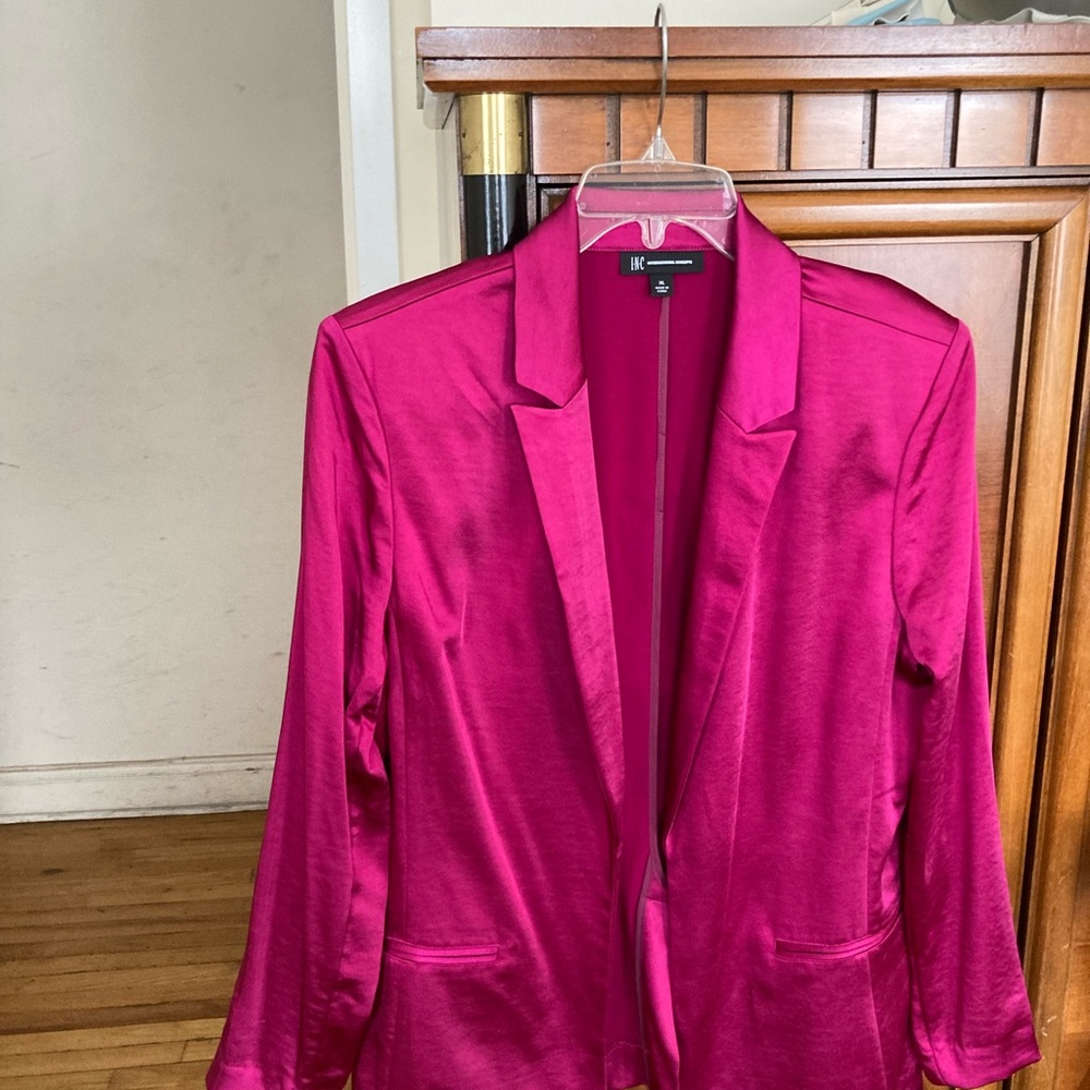 Macy’s INC brand polyester blazer. Size XL,